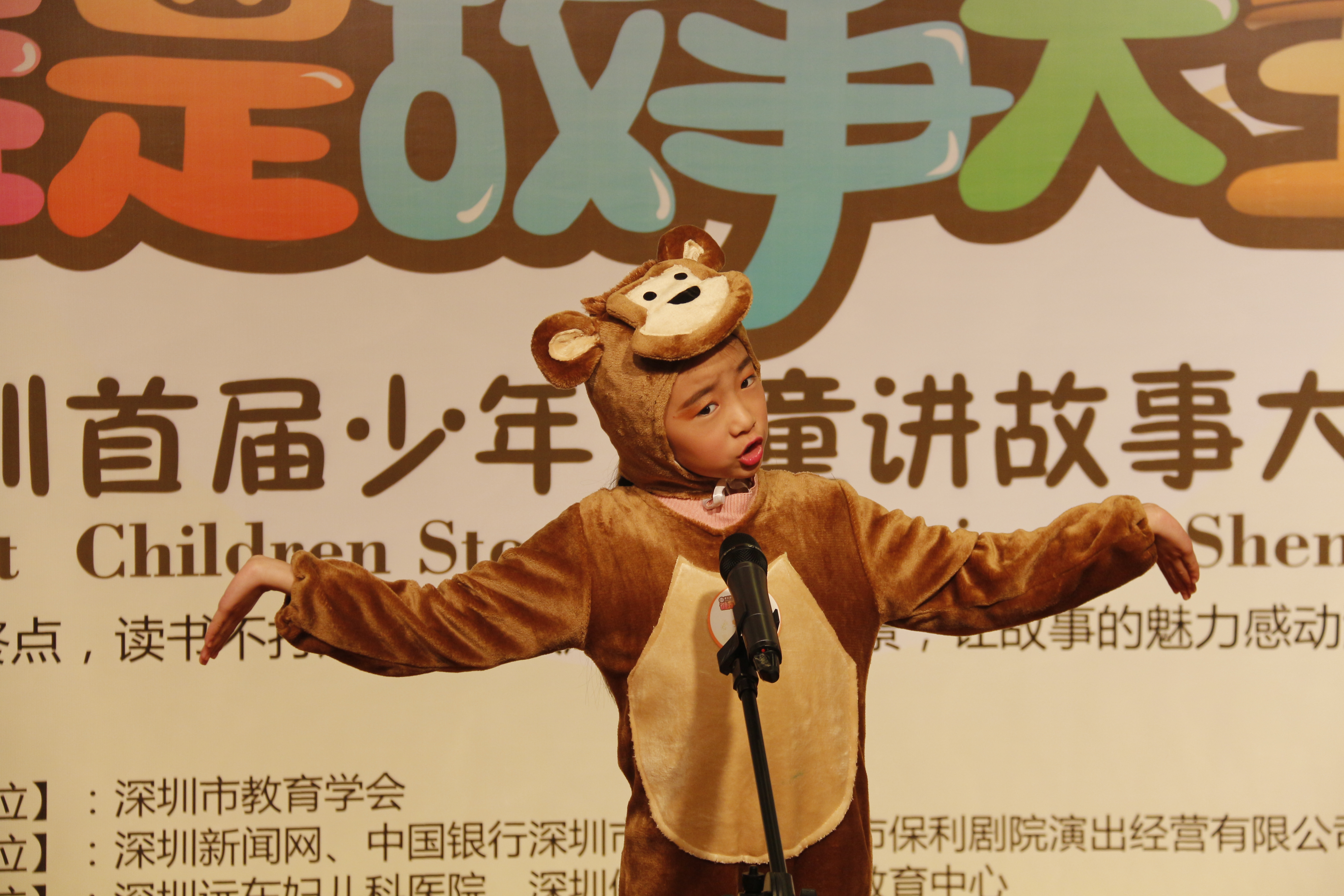 表情、動(dòng)作、著裝、演講面面俱到